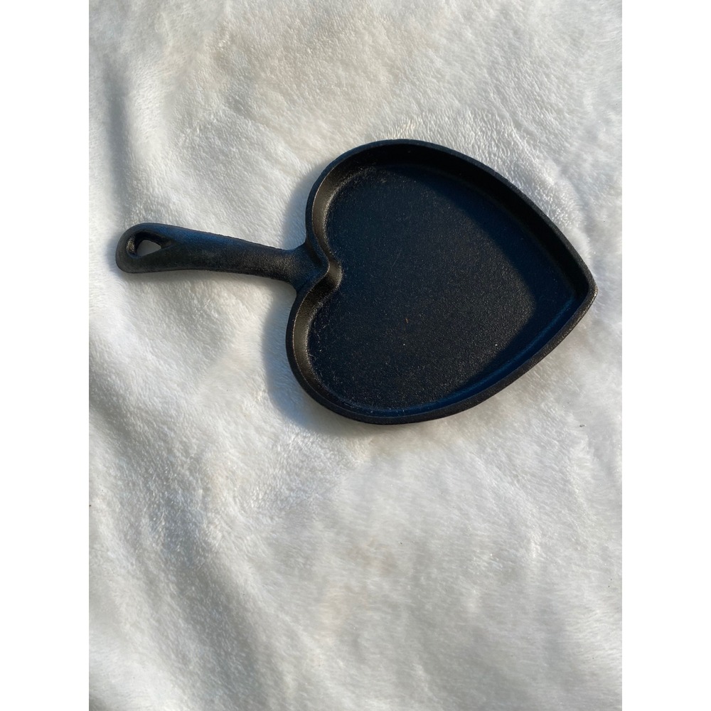 Galerie Mini Heart Shaped Cast Iron Skillet-Small 5" or Pan Farmhouse Spoon Rest